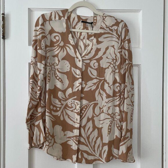 T Tahari Floral Bell sleeved blouse Size M NWOT - Picture 1 of 3
